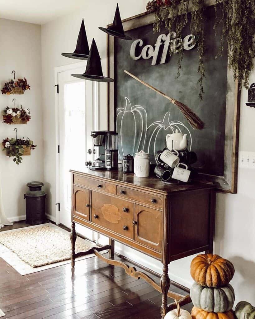 15 Best Farmhouse Halloween Decor 13 71252953 2578003835571056 8094922603780383521 n