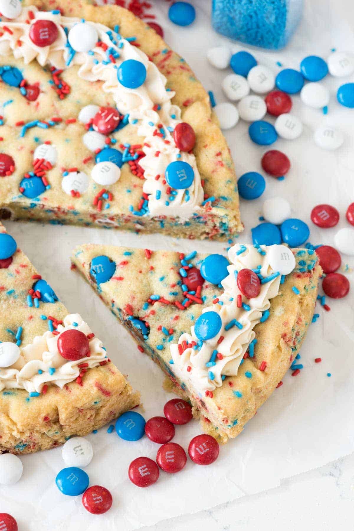 19 Easy Patriotic Desserts 24 Fireworks Cookie Cake 5 of 7