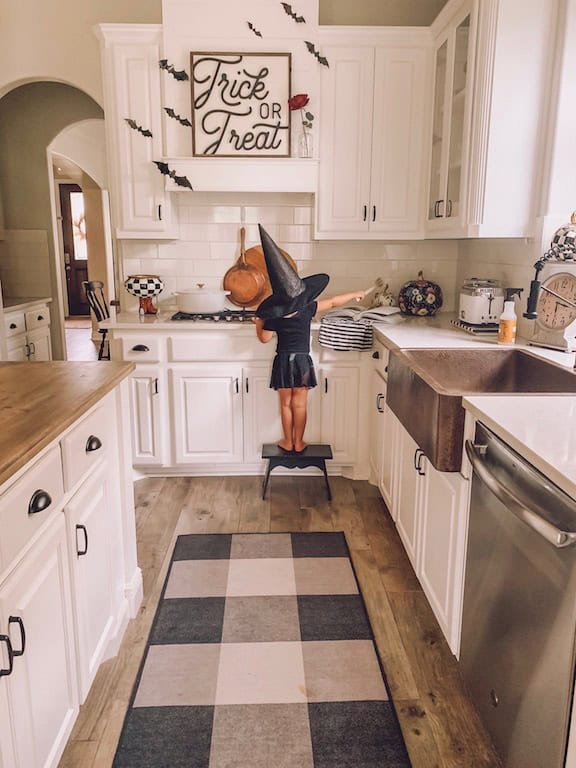 15 Best Farmhouse Halloween Decor 5 IMG 9977 1