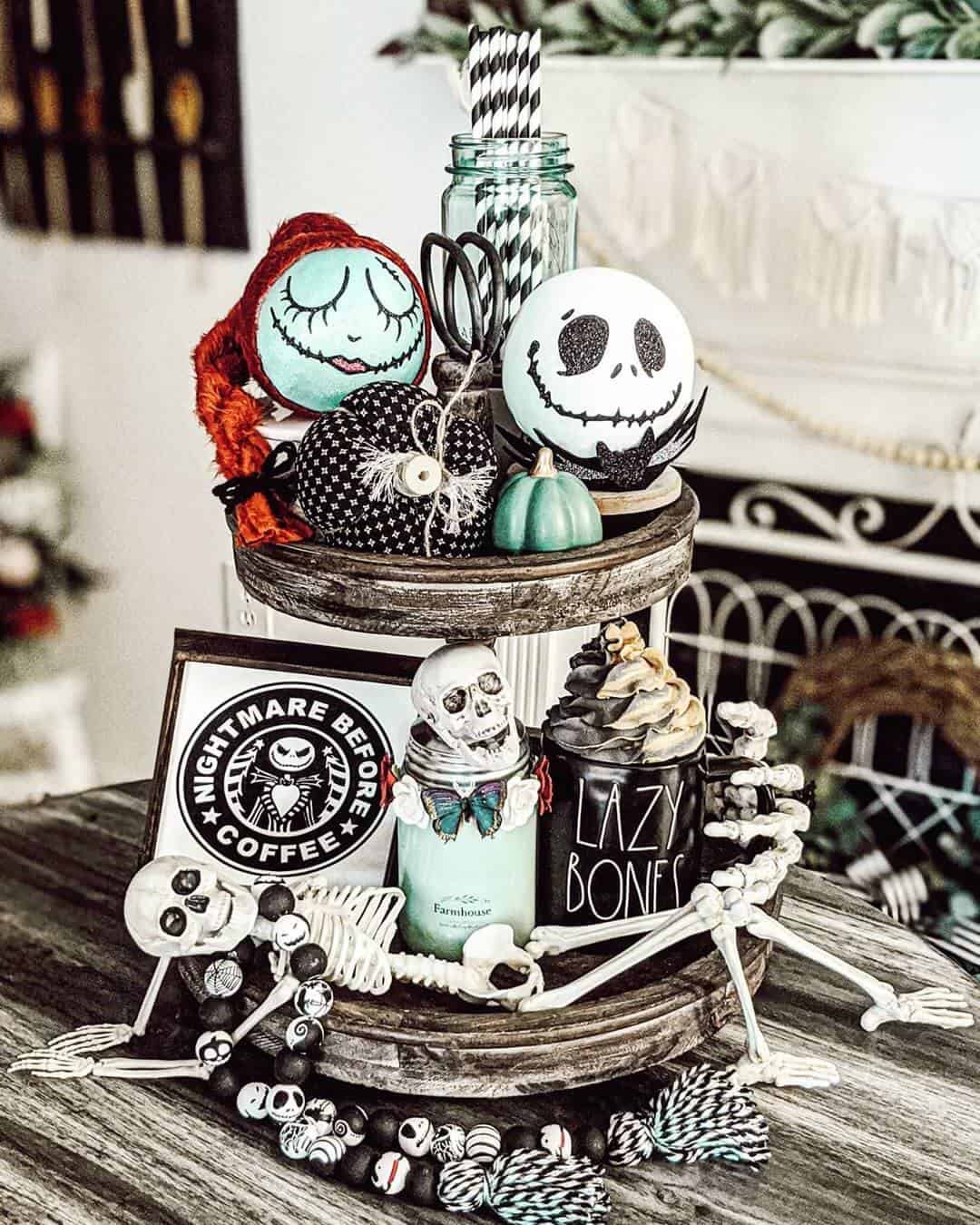 15 Best Farmhouse Halloween Decor 4 corbelcottabletieredtray