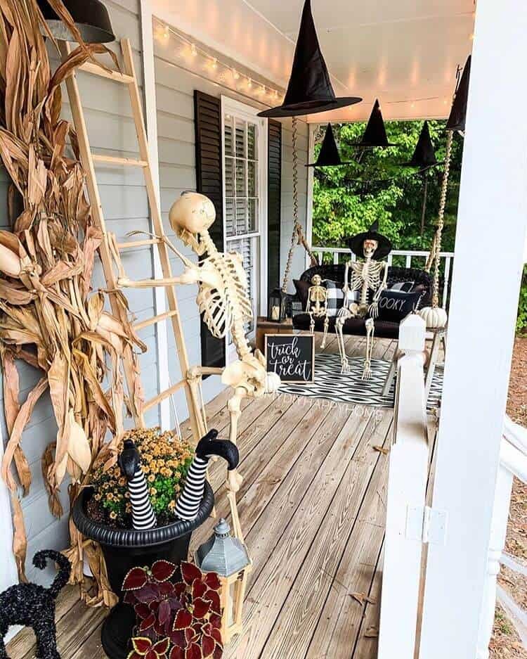 15 Best Farmhouse Halloween Decor 10 mydiyhappyhomeskeltonladder