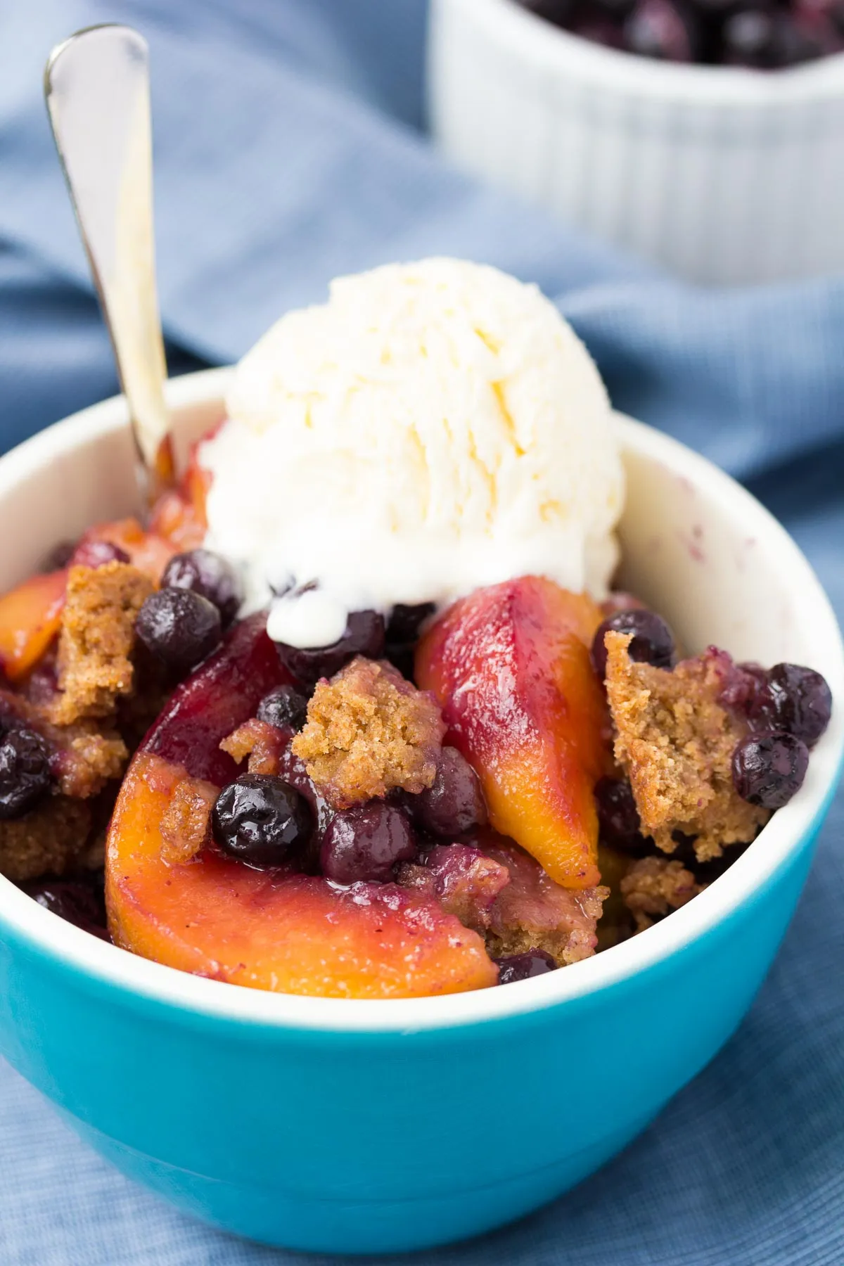 crockpot blueberry peach cobbler 1200 6949