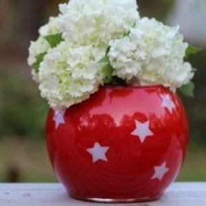 4th of July table decor with flowers